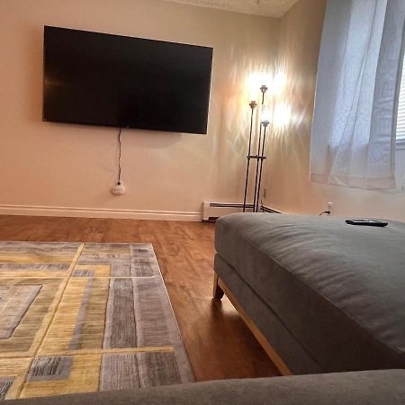 Lovely Two Bedroom, Minutes Away From Downtown Анкъридж Екстериор снимка