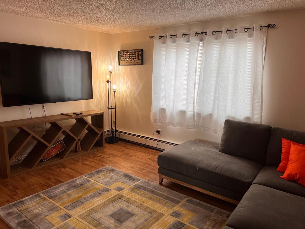 Lovely Two Bedroom, Minutes Away From Downtown Анкъридж Екстериор снимка
