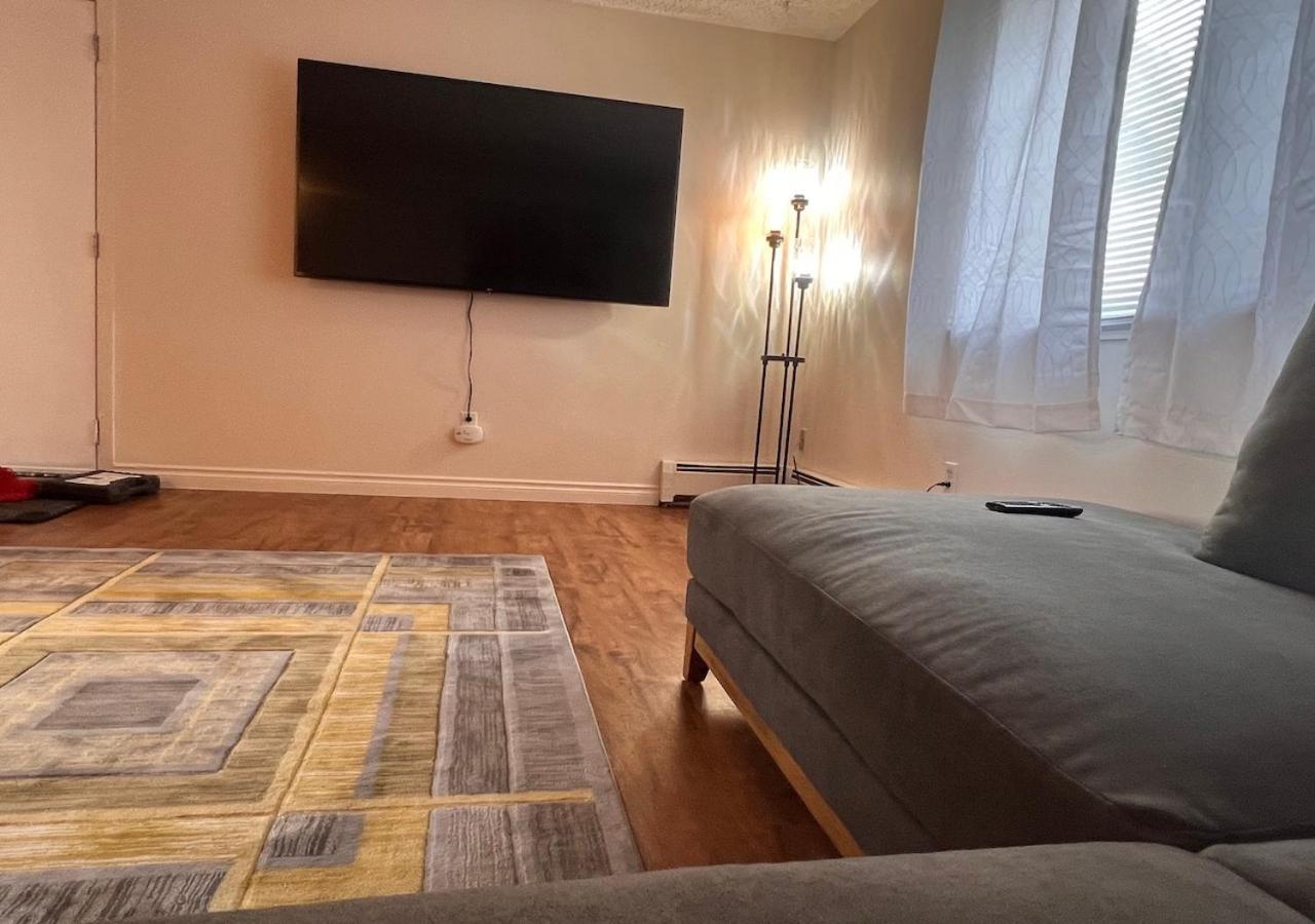 Lovely Two Bedroom, Minutes Away From Downtown Анкъридж Екстериор снимка