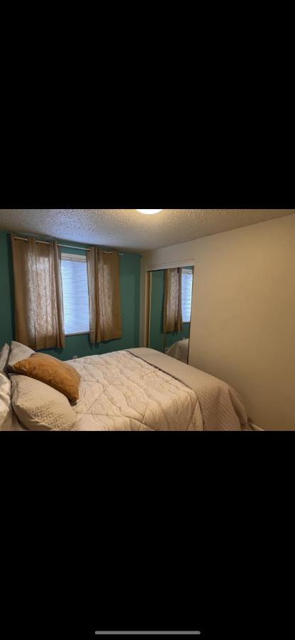 Lovely Two Bedroom, Minutes Away From Downtown Анкъридж Екстериор снимка