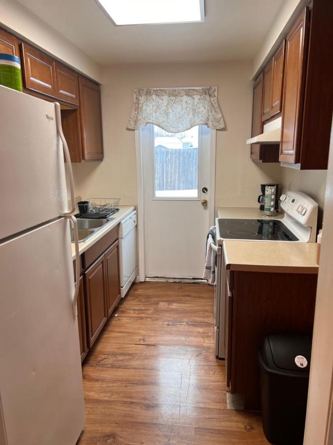 Lovely Two Bedroom, Minutes Away From Downtown Анкъридж Екстериор снимка